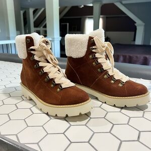 Oasis Society Lace Up Winter Ankle Bootie - Sherpa Lining size 7.5